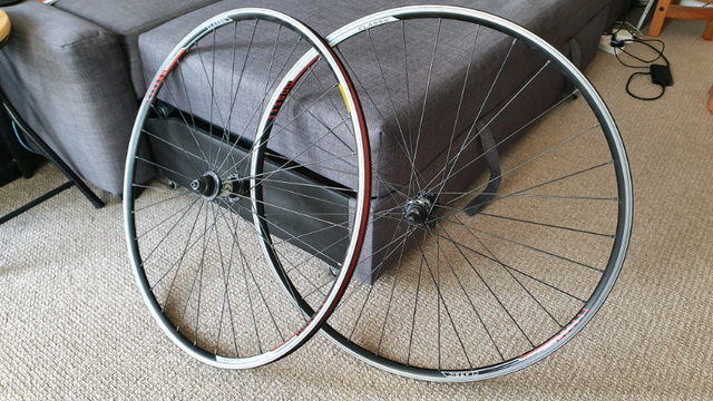 axis road bike wheels